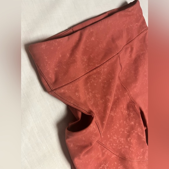 Lululemon Womans Shorts in Pristine Condition!! - Picture 3 of 16